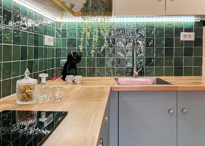 Old Town House With Jacuzzi And Yard,4ppl * Hanya