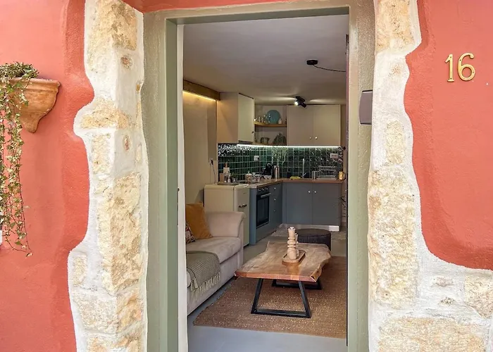 Old Town House With Jacuzzi And Yard,4ppl Hanya