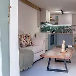Σπίτι διακοπών Old Town House With Jacuzzi And Yard,4ppl