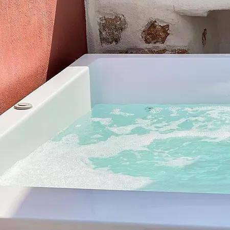 Old Town House With Jacuzzi And Yard,4ppl *