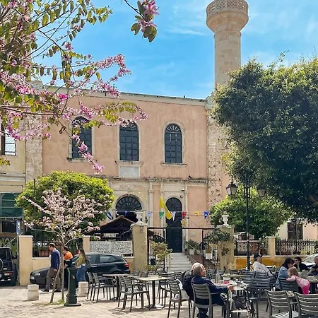 Old Town House With Jacuzzi And Yard,4ppl *