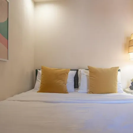別荘 Old Town House With Jacuzzi And Yard,4ppl *
