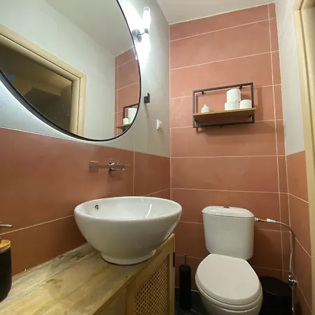 Old Town House With Jacuzzi And Yard,4ppl ハニア