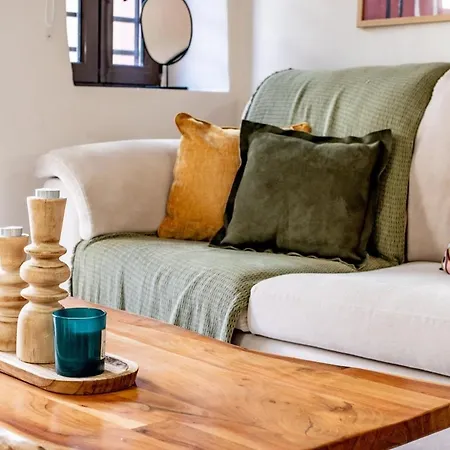 Old Town House With Jacuzzi And Yard,4ppl *