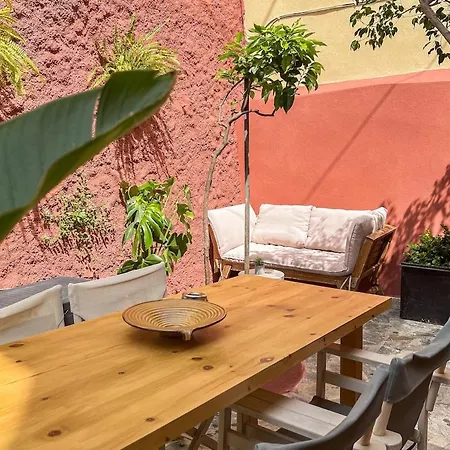 別荘 Old Town House With Jacuzzi And Yard,4ppl ハニア