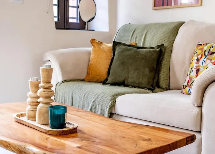 Old Town House With Jacuzzi And Yard,4ppl *