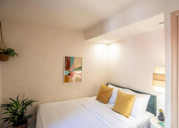 Old Town House With Jacuzzi And Yard,4ppl Dom wakacyjny