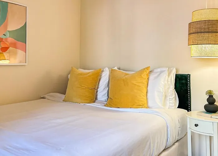 Dom wakacyjny Old Town House With Jacuzzi And Yard,4ppl