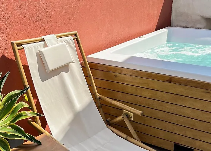 Old Town House With Jacuzzi And Yard,4ppl Dom wakacyjny