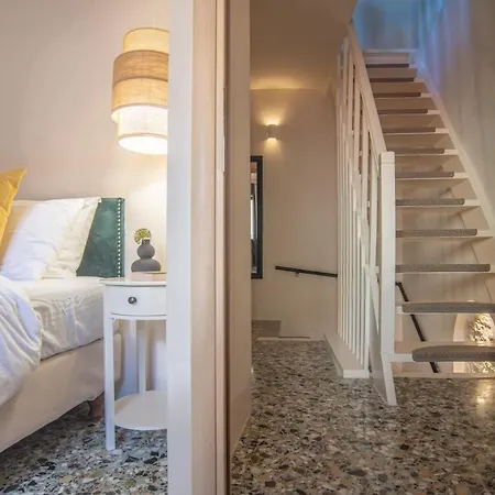 Old Town House With Jacuzzi And Yard,4ppl Hébergement de vacances La Canée