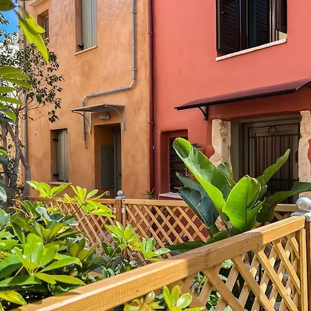 Old Town House With Jacuzzi And Yard,4ppl