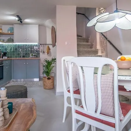 Old Town House With Jacuzzi And Yard,4ppl *