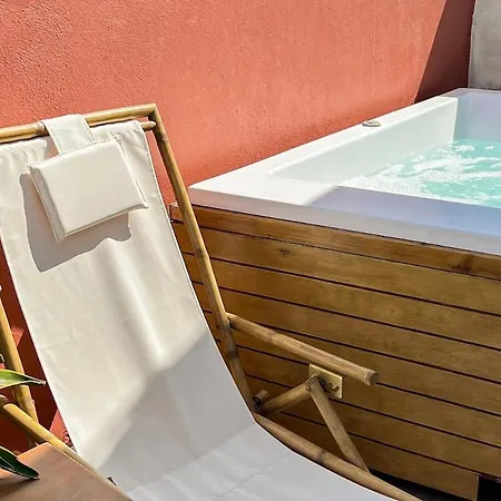 Old Town House With Jacuzzi And Yard,4ppl Ferienhaus