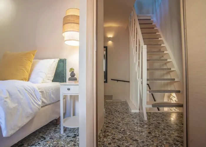 Old Town House With Jacuzzi And Yard,4ppl Дом отдыха Ханья