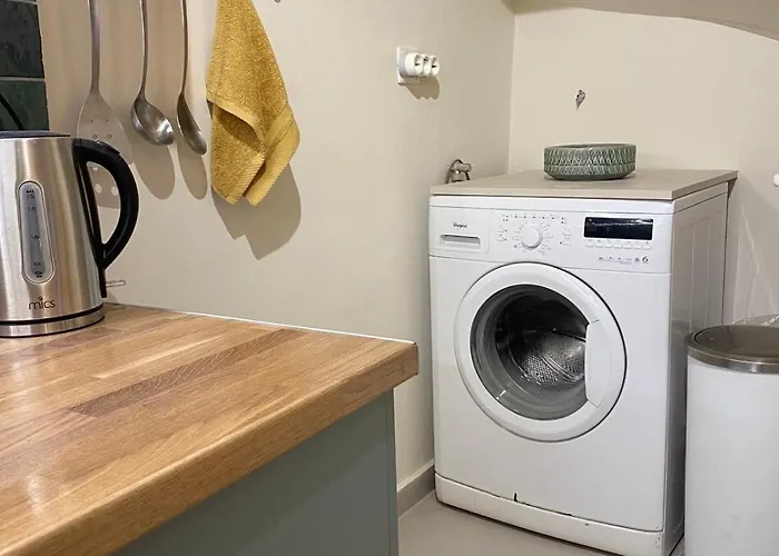 Дом отдыха Old Town House With Jacuzzi And Yard,4ppl