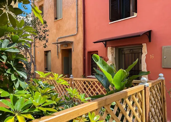 Old Town House With Jacuzzi And Yard,4ppl