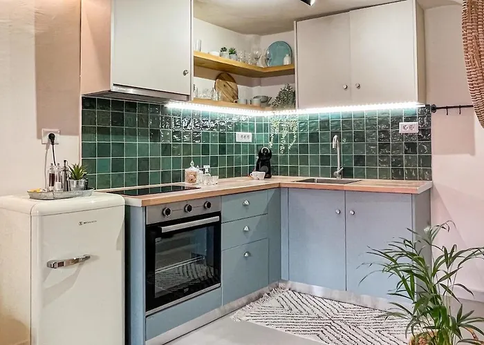 Дом отдыха Old Town House With Jacuzzi And Yard,4ppl