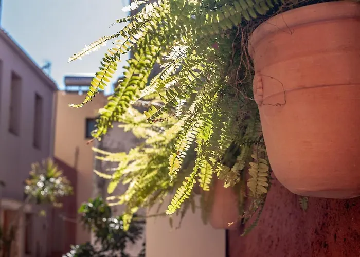 Дом отдыха Old Town House With Jacuzzi And Yard,4ppl *